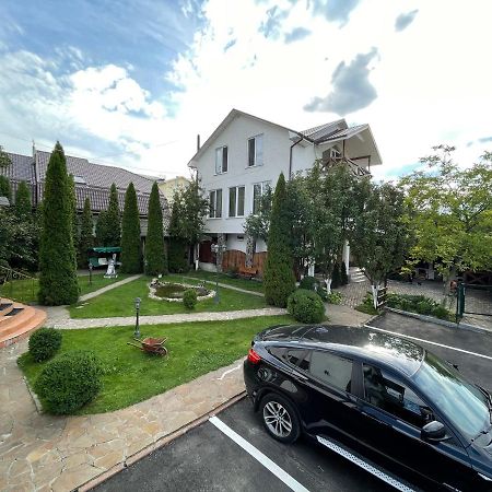 Apartments With Kitchen And Garden Kyiv Exterior foto